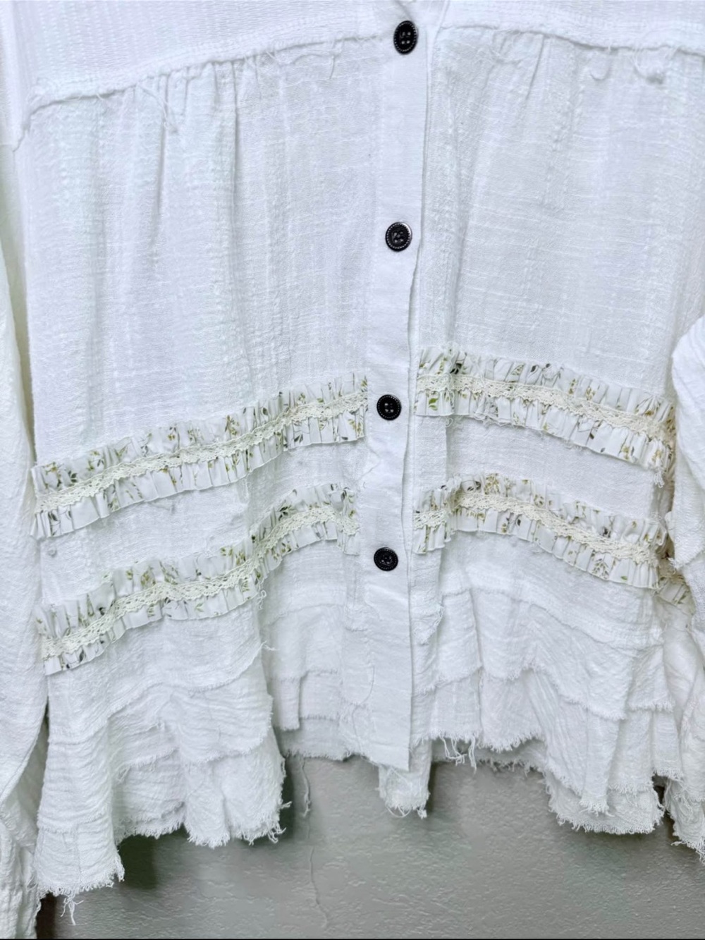 POL White Textured Button-Down Shirt with Fringe Trim - Picture 4 of 6